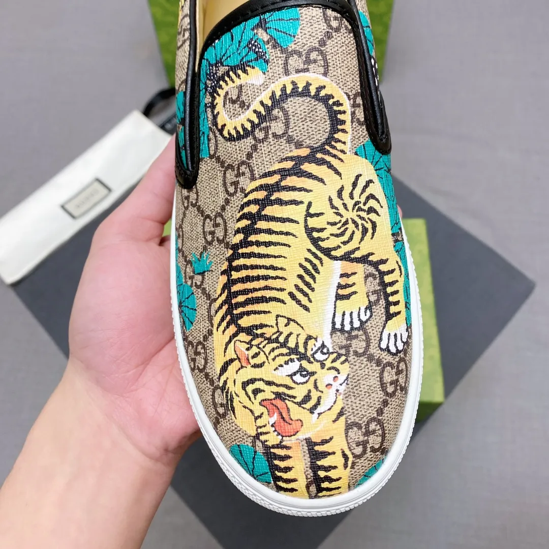 p360 The official website synchronizes the 1:1 replica🇮🇹🇮🇹"GUCCI"🔍🔍for sale at the men's 2025 counter simultaneously, 1:1 large G font, high-end 3D pattern, fashionable and casual, comfortable and breathable personality, the first choice for trendy men, imported sheepskin lining, comfortable, breathable and fashionable Trendy, a must-have for trendy men, soles: Original soles specially provided by the original factory, exclusive movable molded soles are super comfortable, original factory goods, 🔍🔍high quality, you can enter and leave the counter at will, 38-44, (45 can be customized, non-returnable or exchangeable) available from stock, you deserve it No. 005